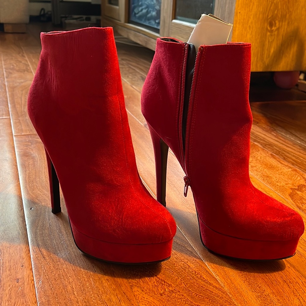 Chinese laundry Suede red booties